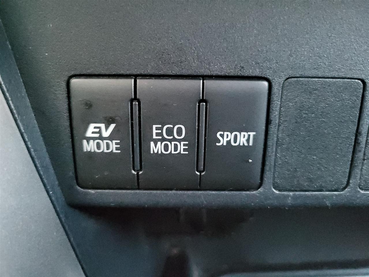 Toyota RAV4 Hybrid LE 2018