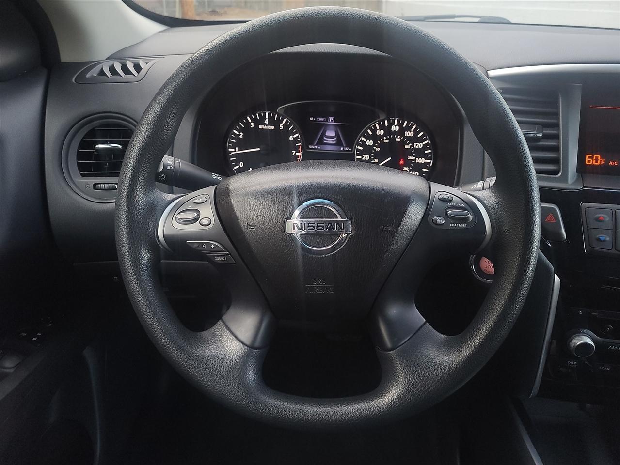 Nissan Pathfinder SV 4WD 2016