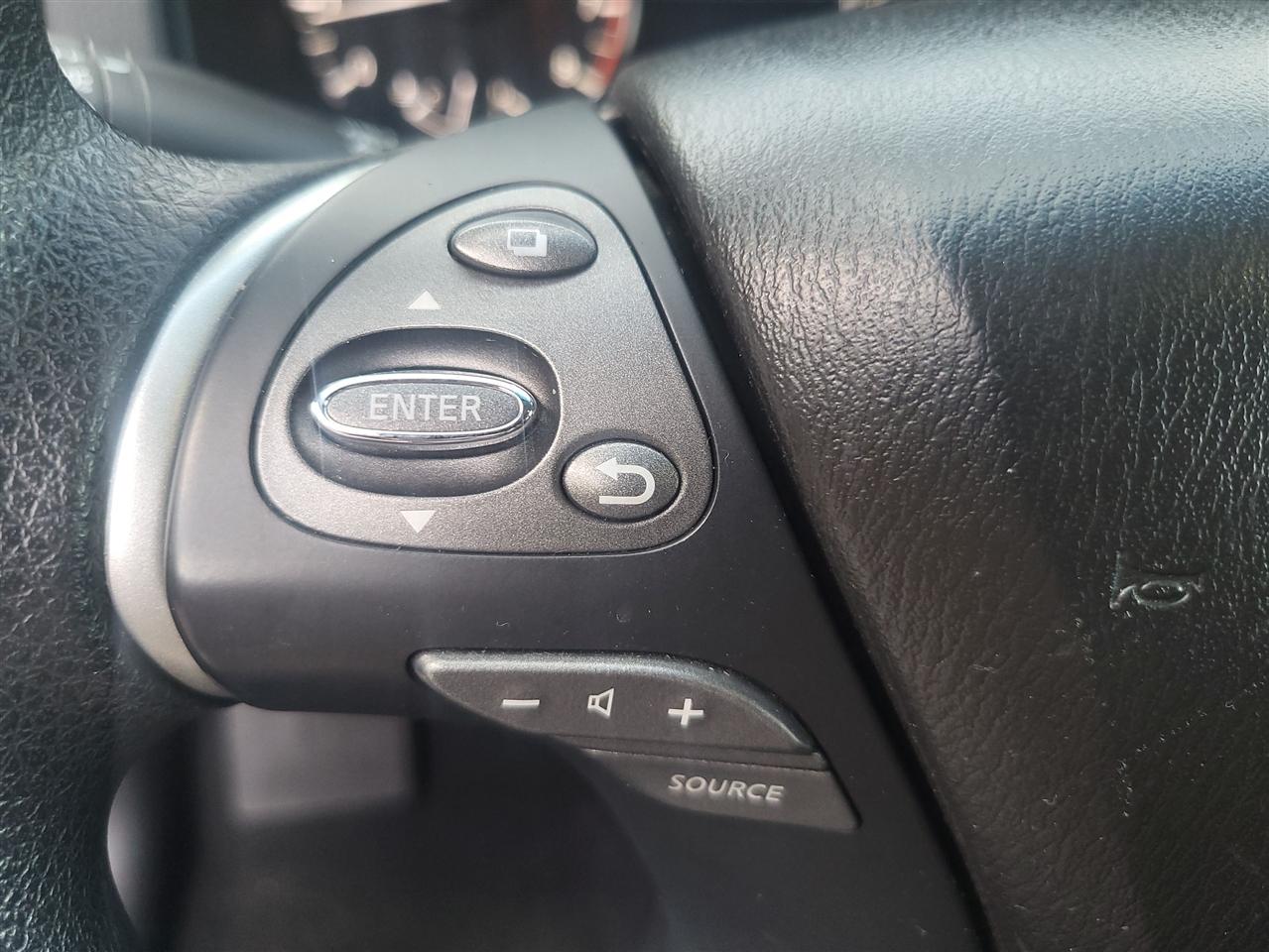 Nissan Pathfinder SV 4WD 2016