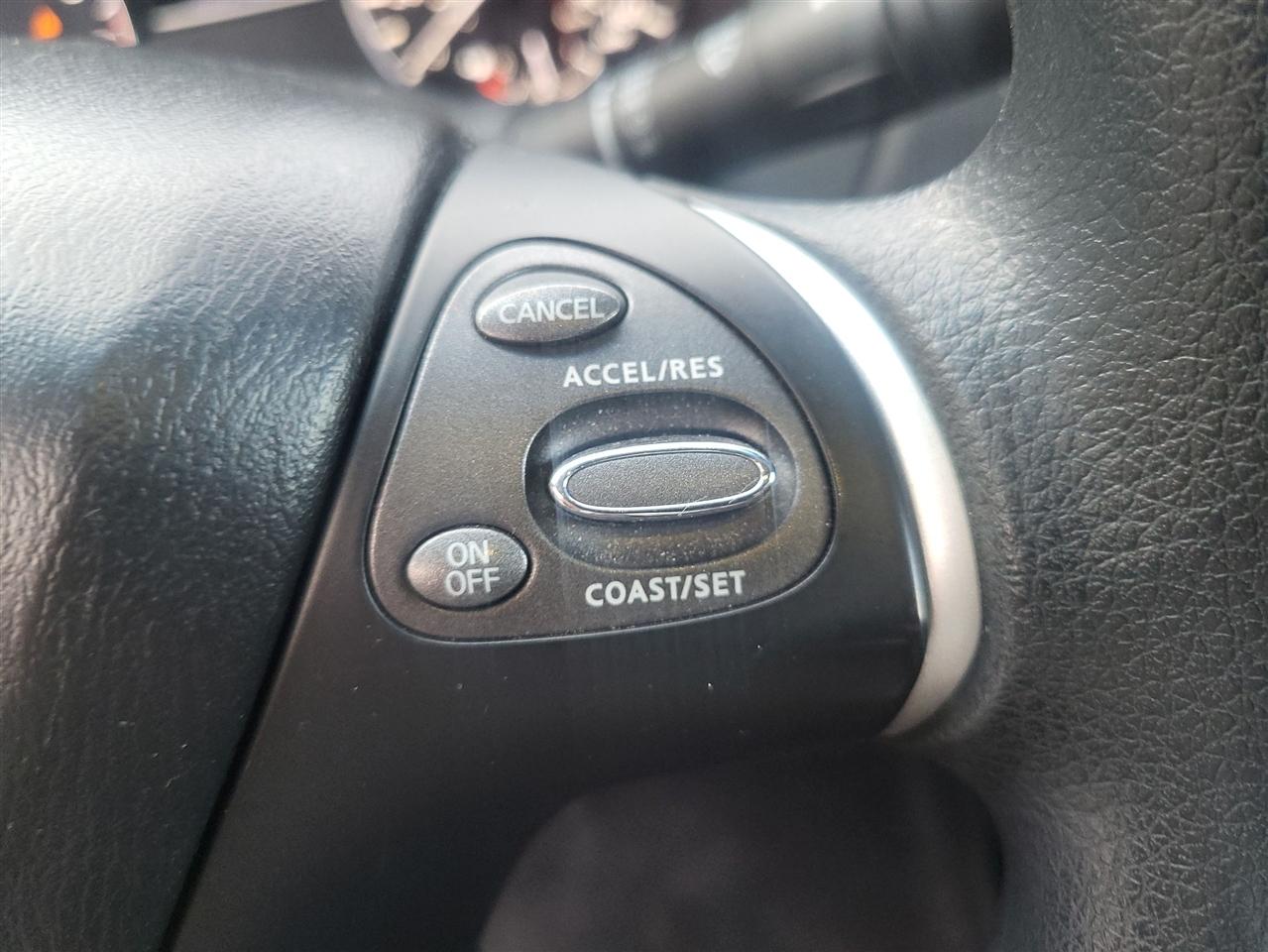 Nissan Pathfinder SV 4WD 2016