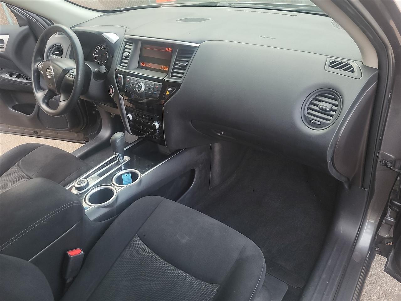 Nissan Pathfinder SV 4WD 2016