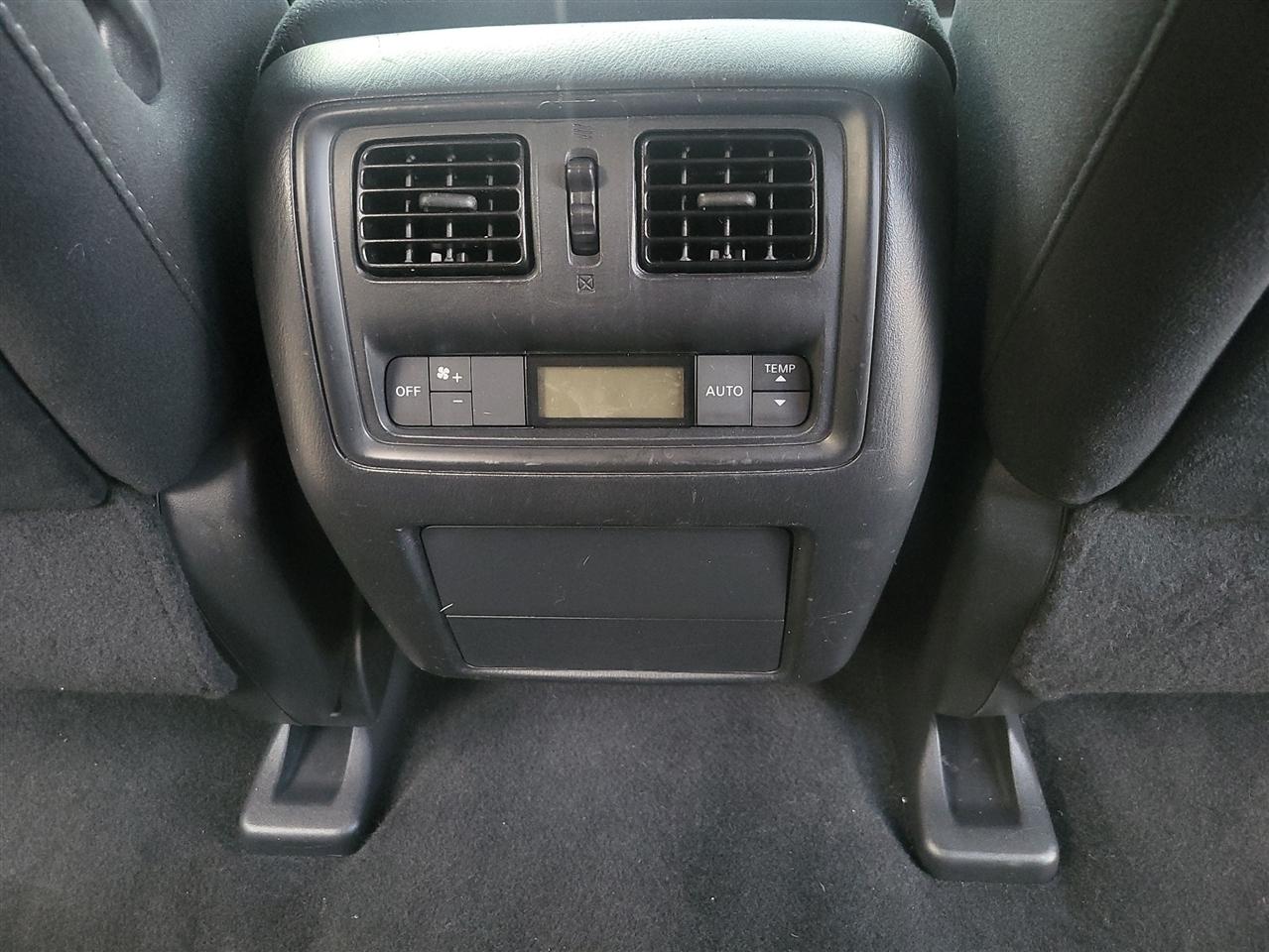 Nissan Pathfinder SV 4WD 2016