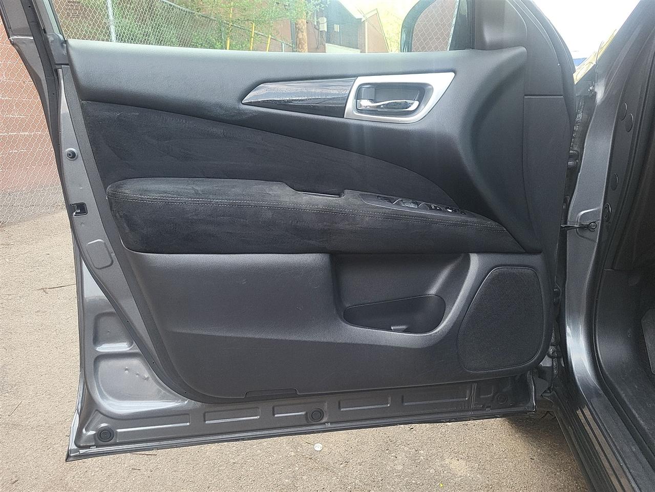 Nissan Pathfinder SV 4WD 2016