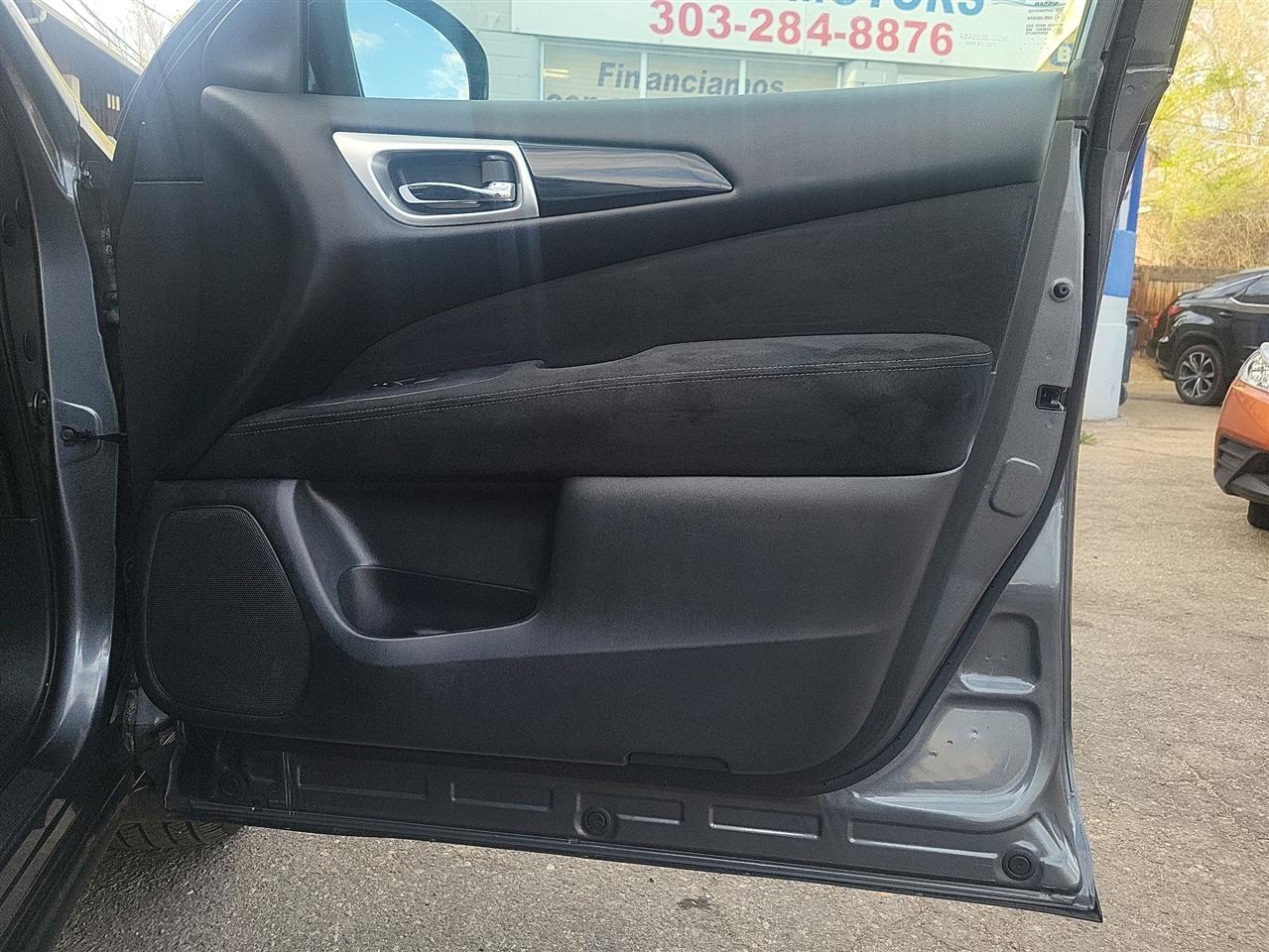 Nissan Pathfinder SV 4WD 2016