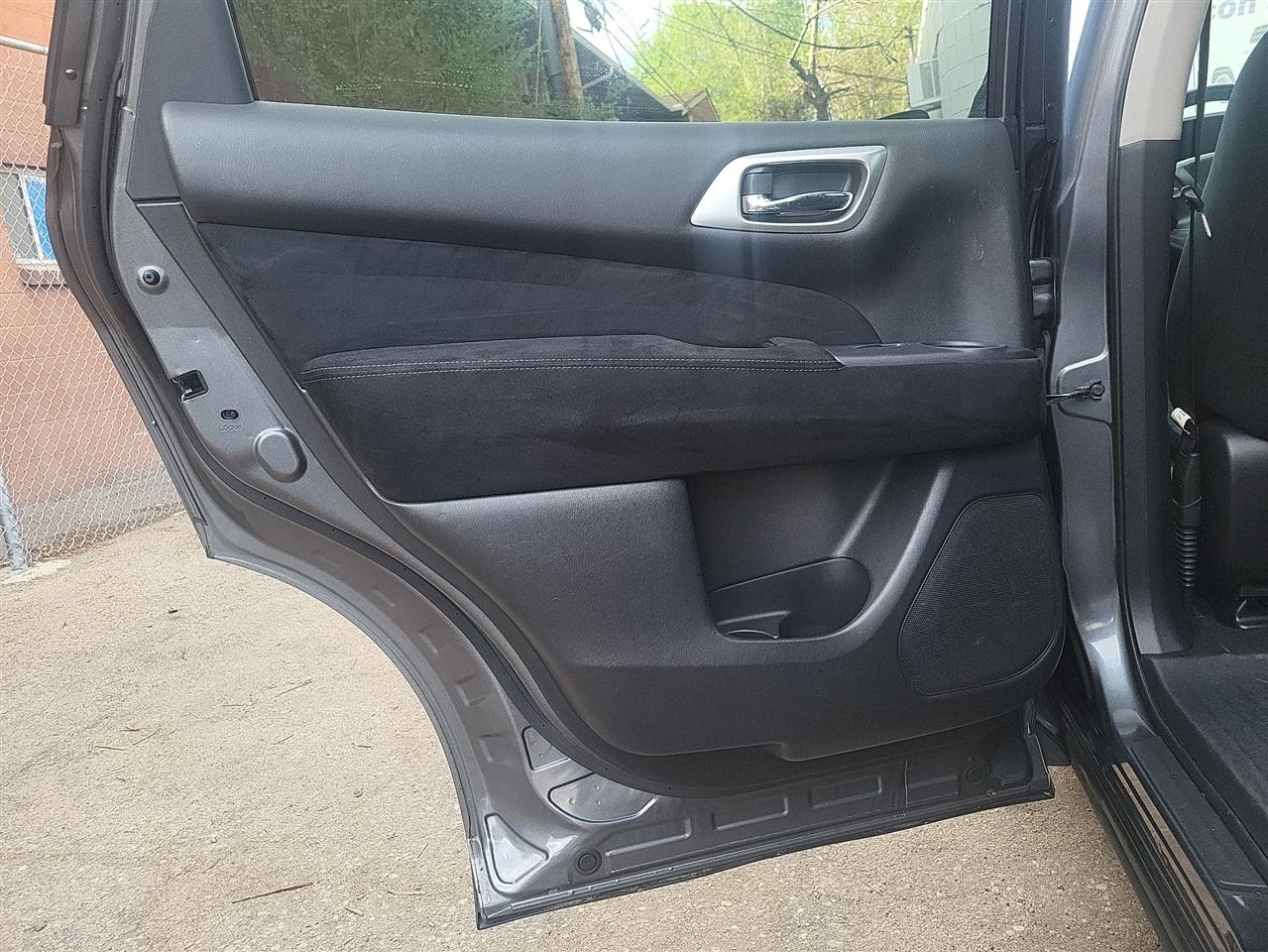 Nissan Pathfinder SV 4WD 2016