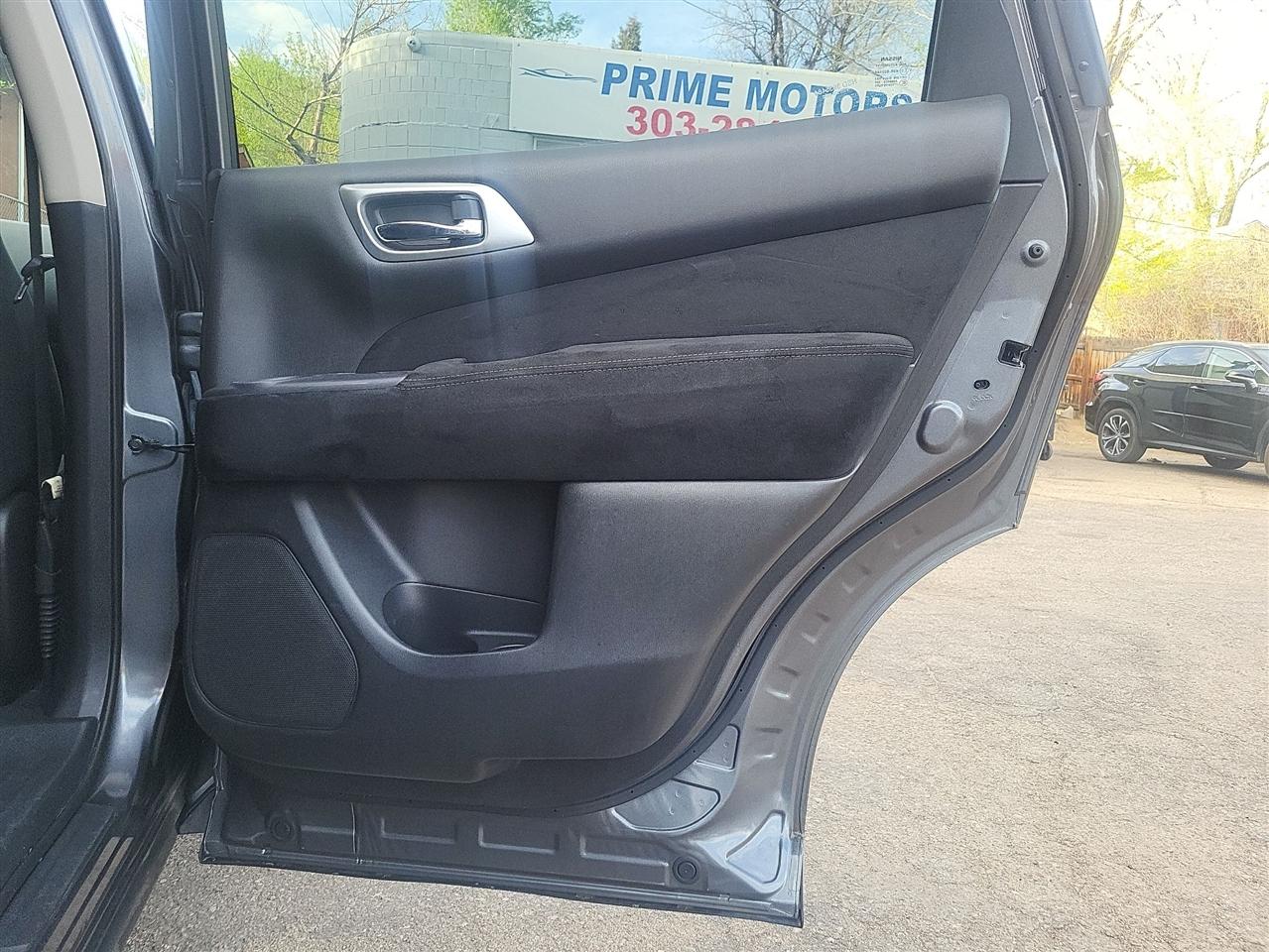 Nissan Pathfinder SV 4WD 2016