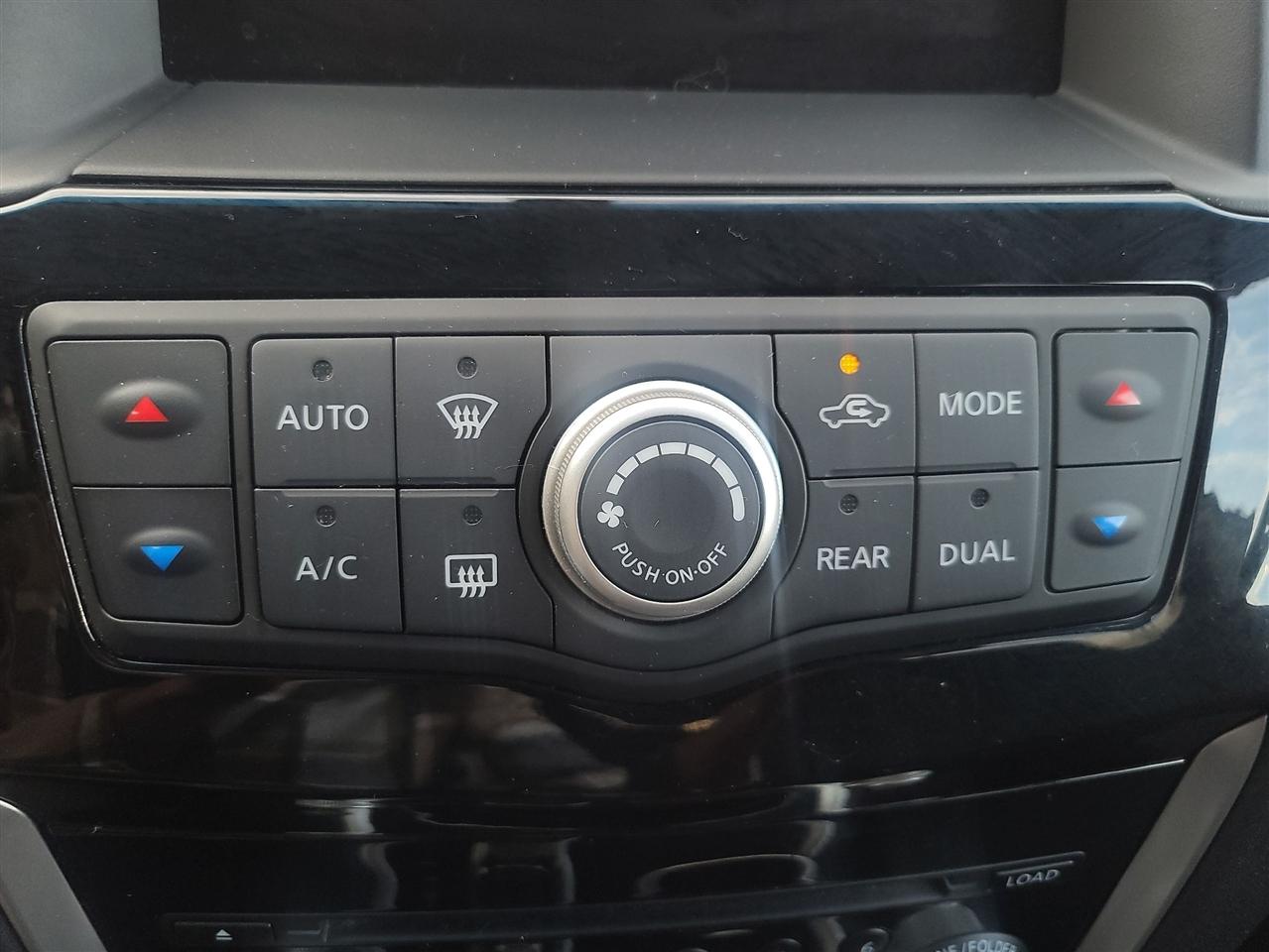 Nissan Pathfinder SV 4WD 2016