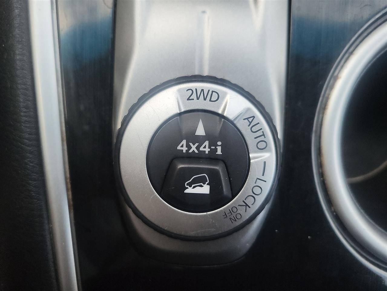 Nissan Pathfinder SV 4WD 2016