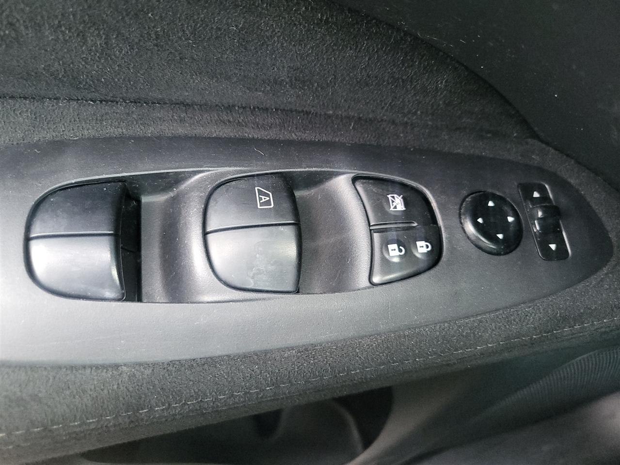 Nissan Pathfinder SV 4WD 2016