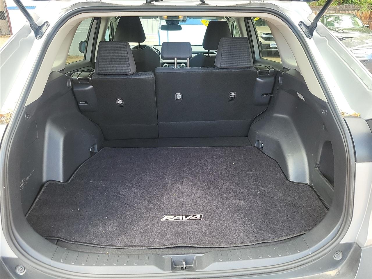 Toyota RAV4 LE 2019