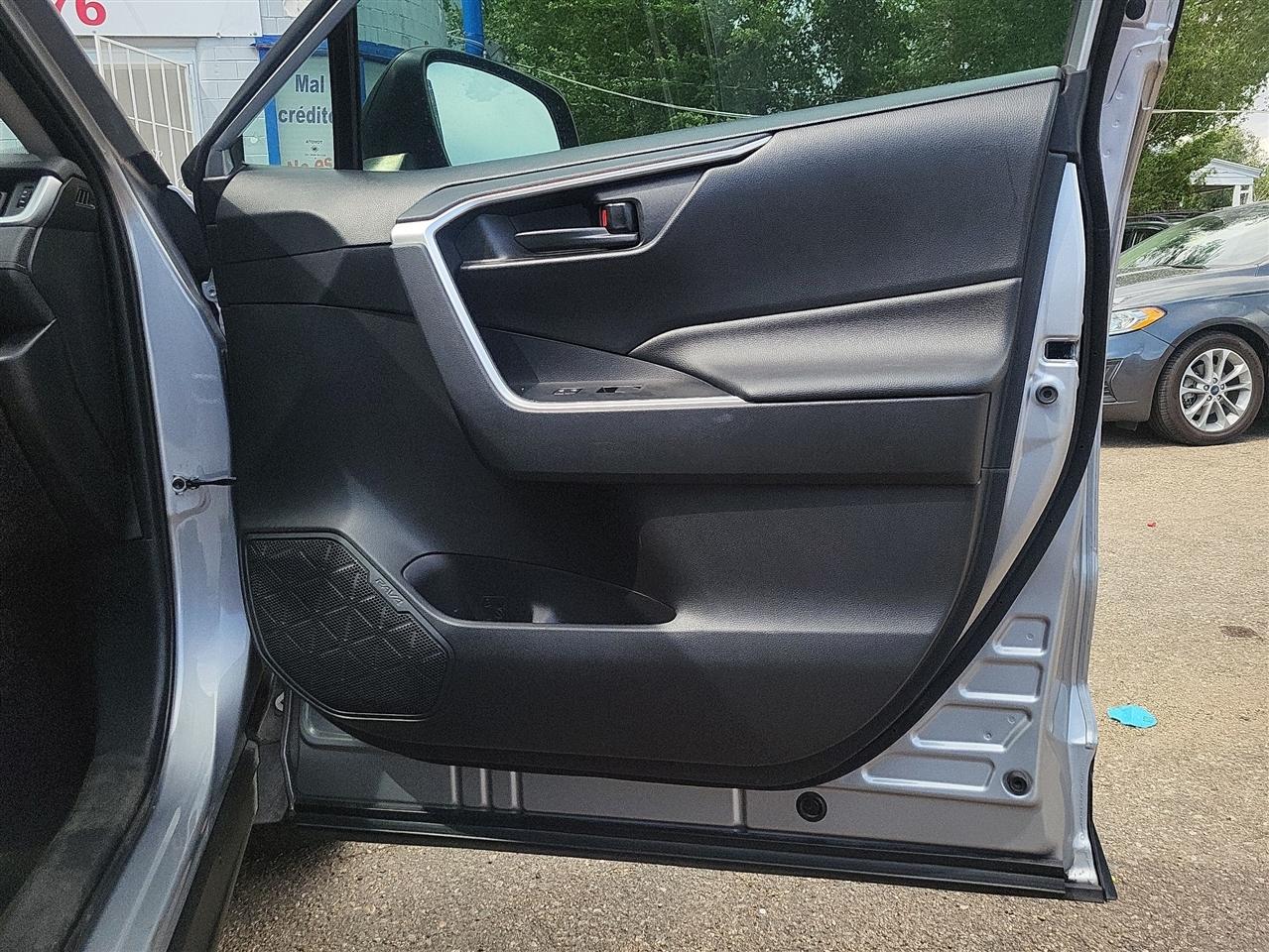 Toyota RAV4 LE 2019