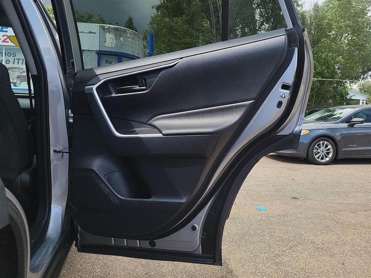 Toyota RAV4 LE 2019