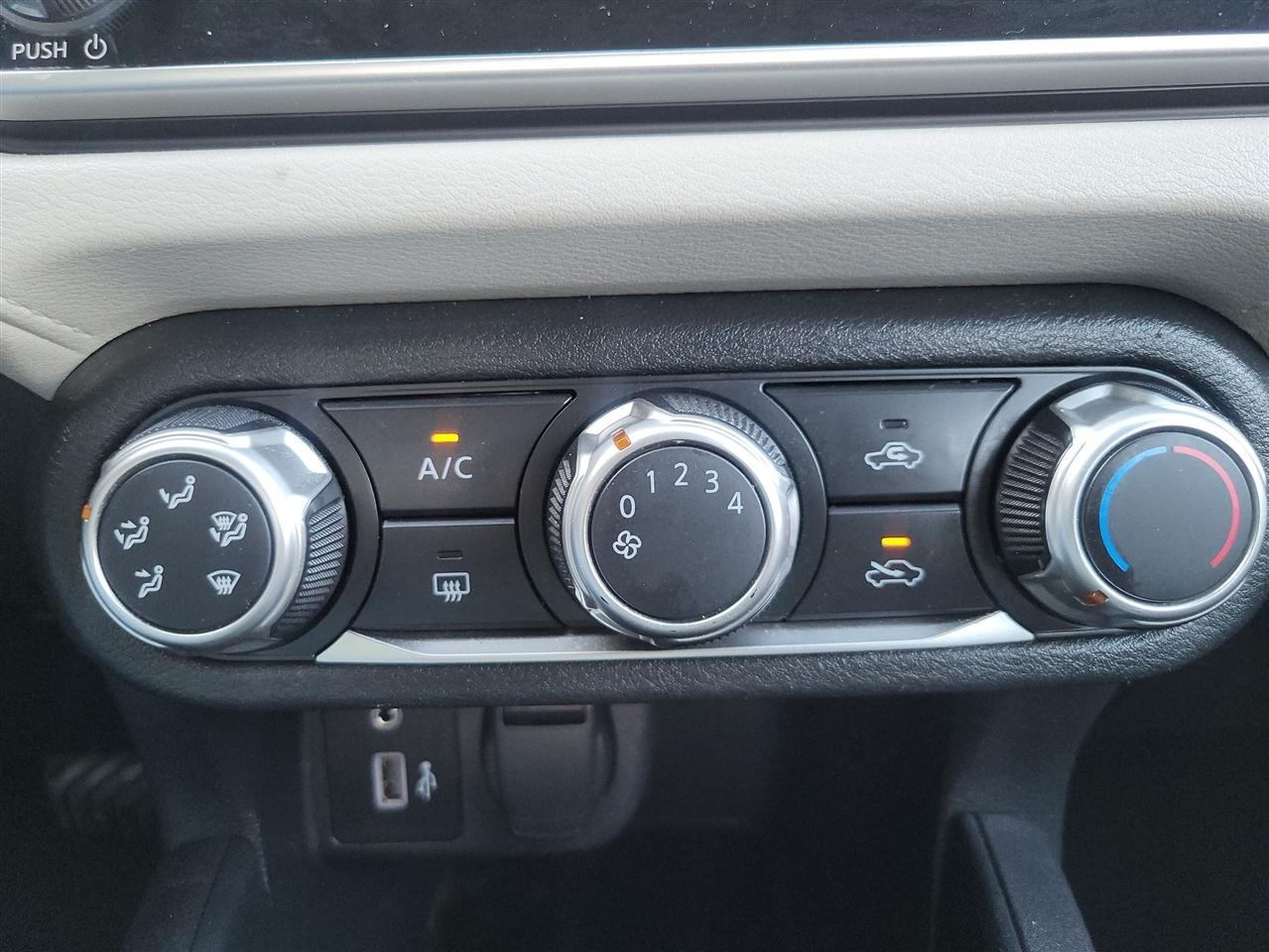 Nissan Versa SV 2021