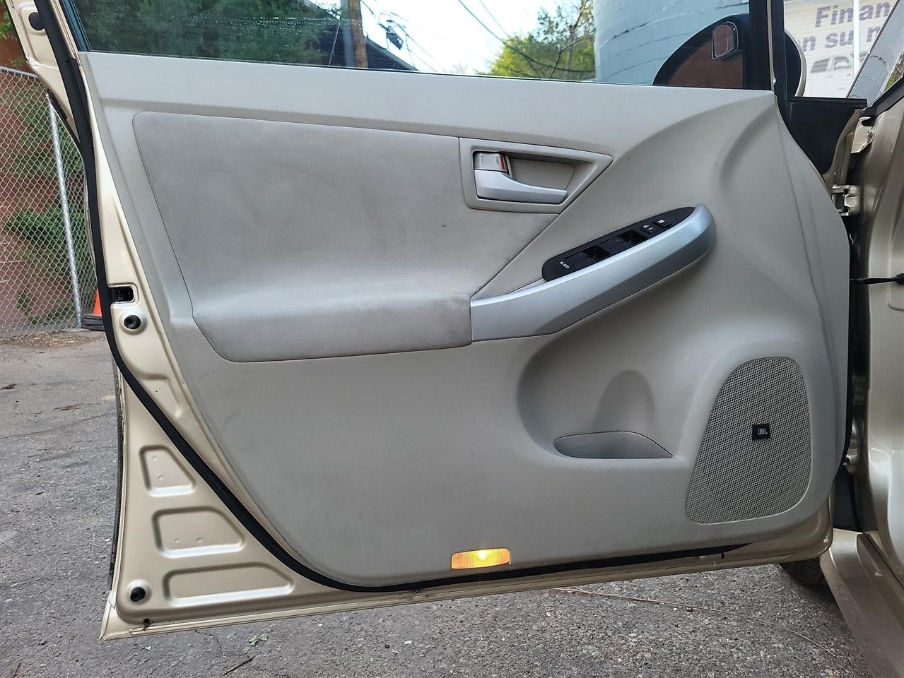 Toyota Prius Prius V 2010