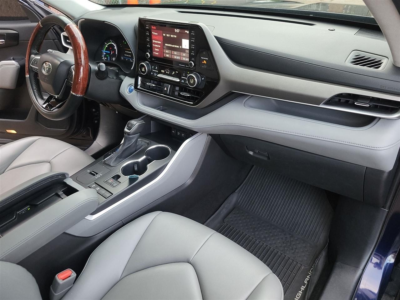 Toyota Highlander Hybrid  2020