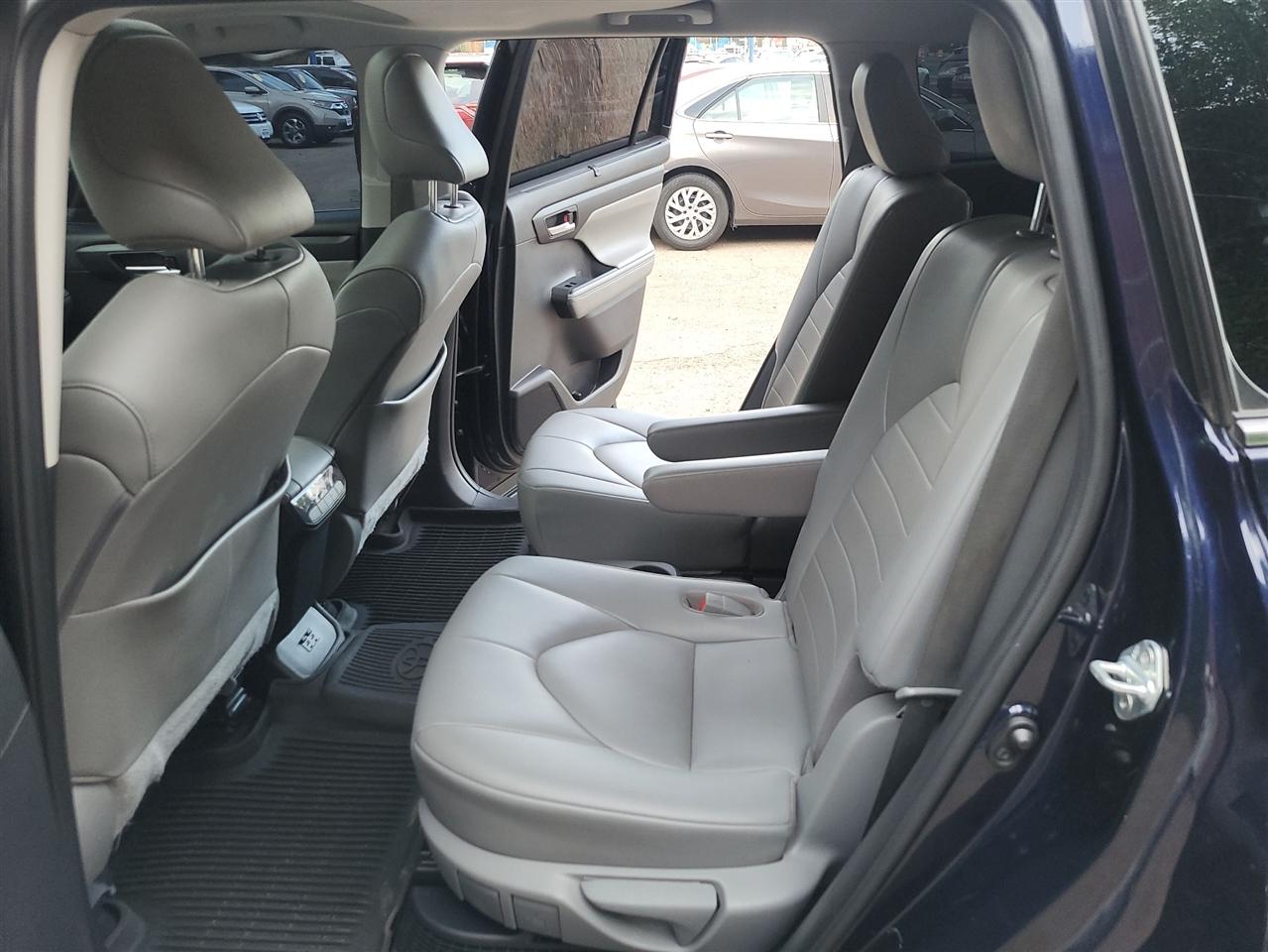 Toyota Highlander Hybrid  2020