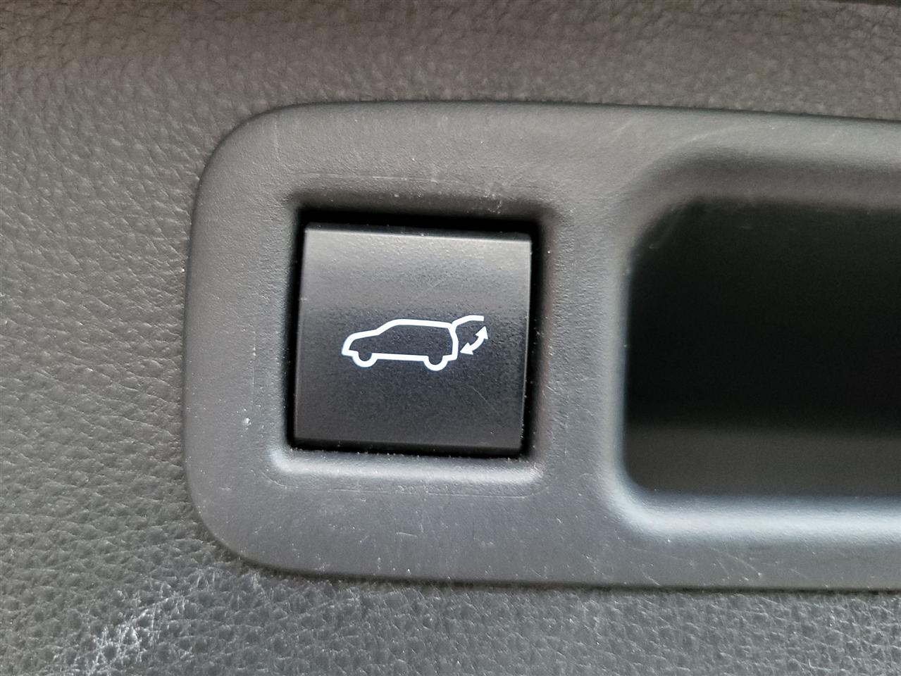 Toyota Highlander Hybrid  2020