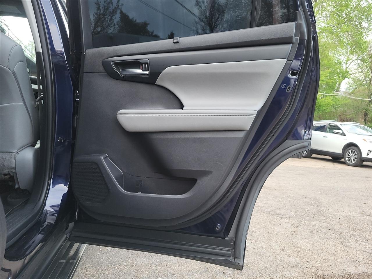 Toyota Highlander Hybrid  2020