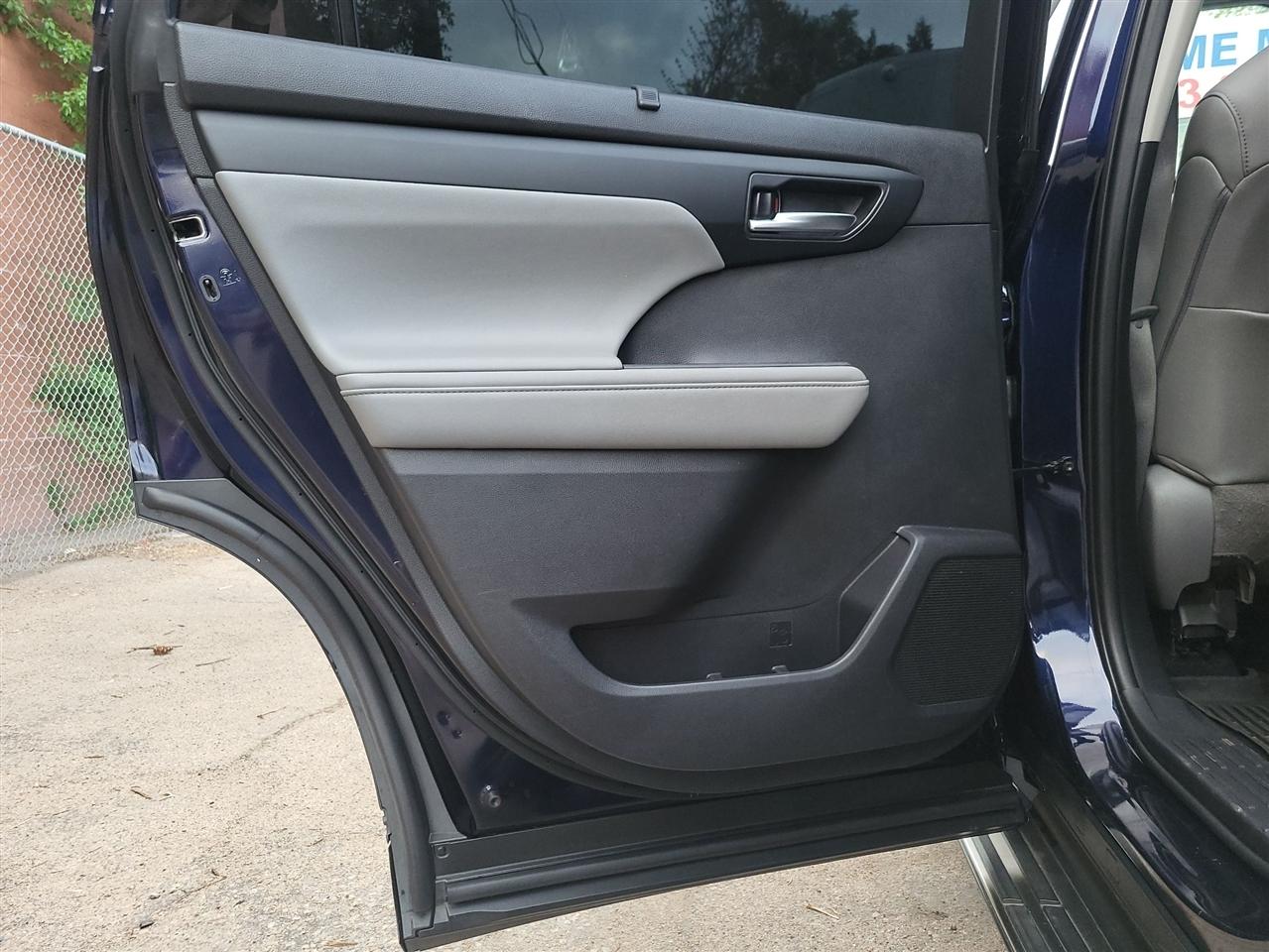 Toyota Highlander Hybrid  2020