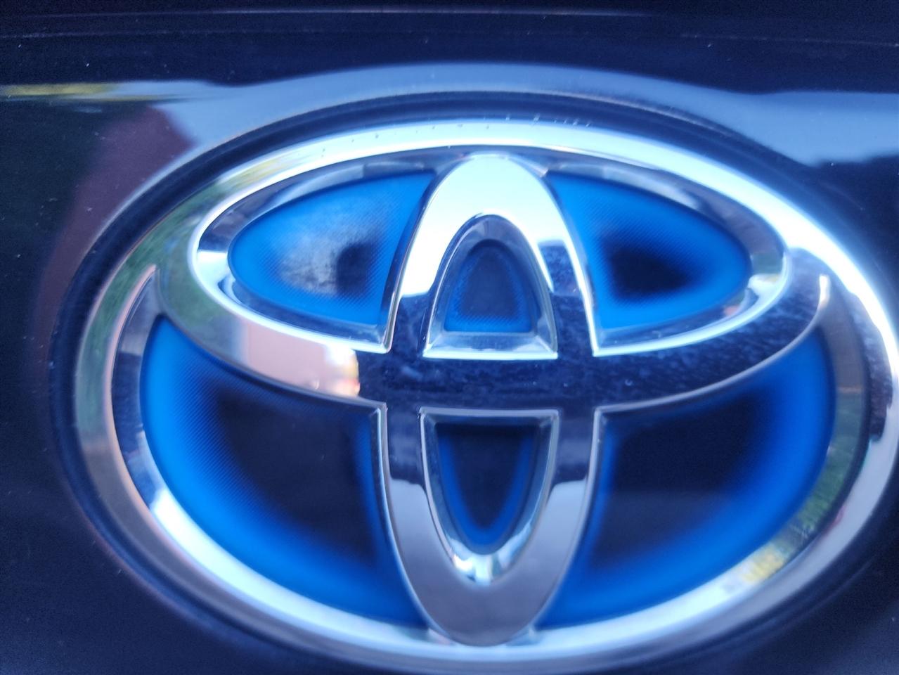 Toyota RAV4 Hybrid LE 2020