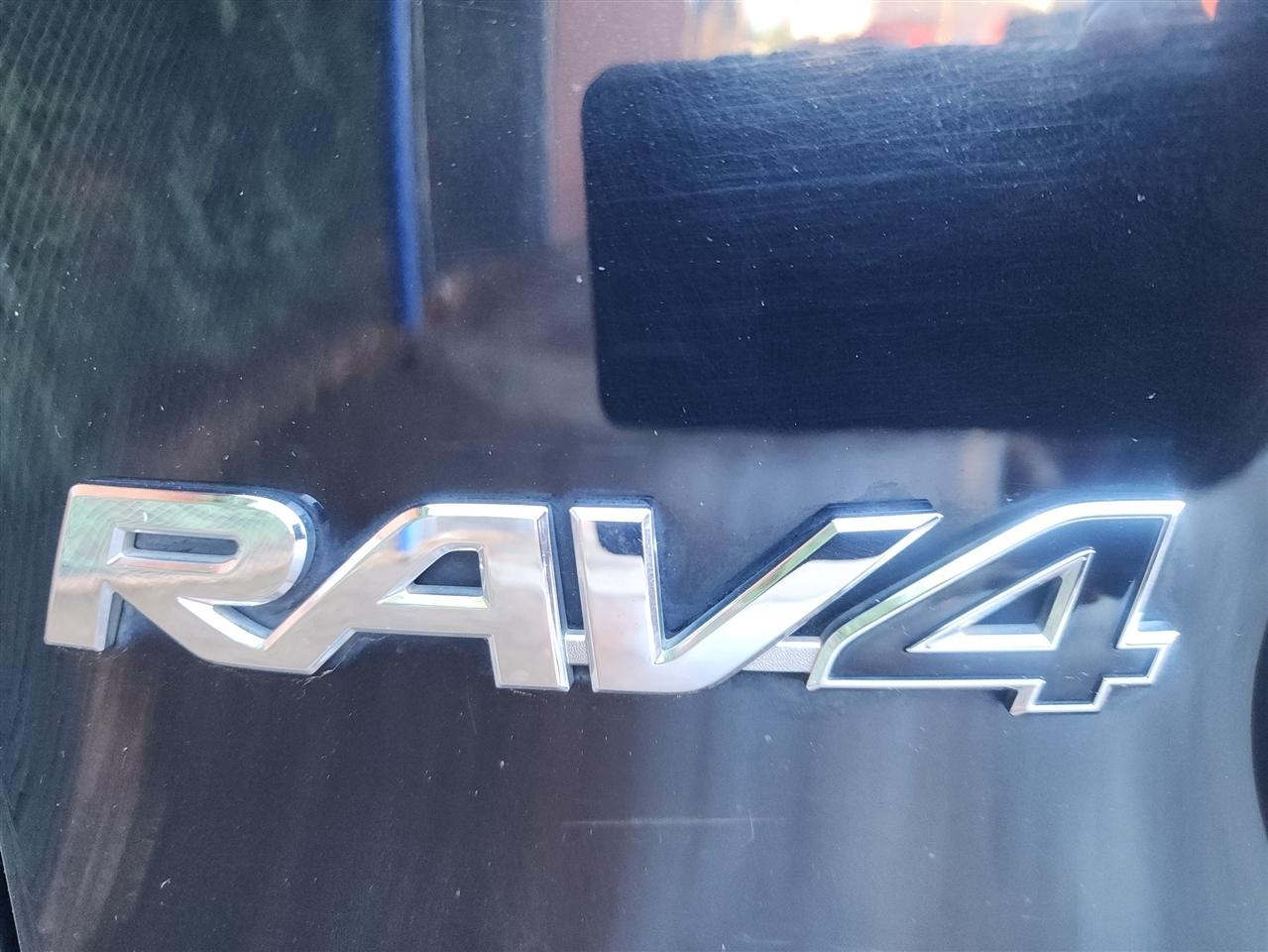 Toyota RAV4 Hybrid LE 2020