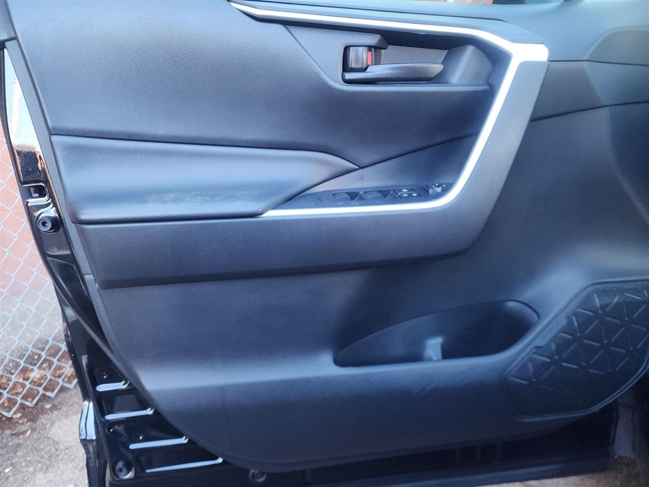 Toyota RAV4 Hybrid LE 2020