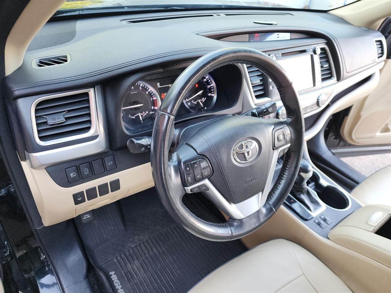 Toyota Highlander XLE AWD V6 2017