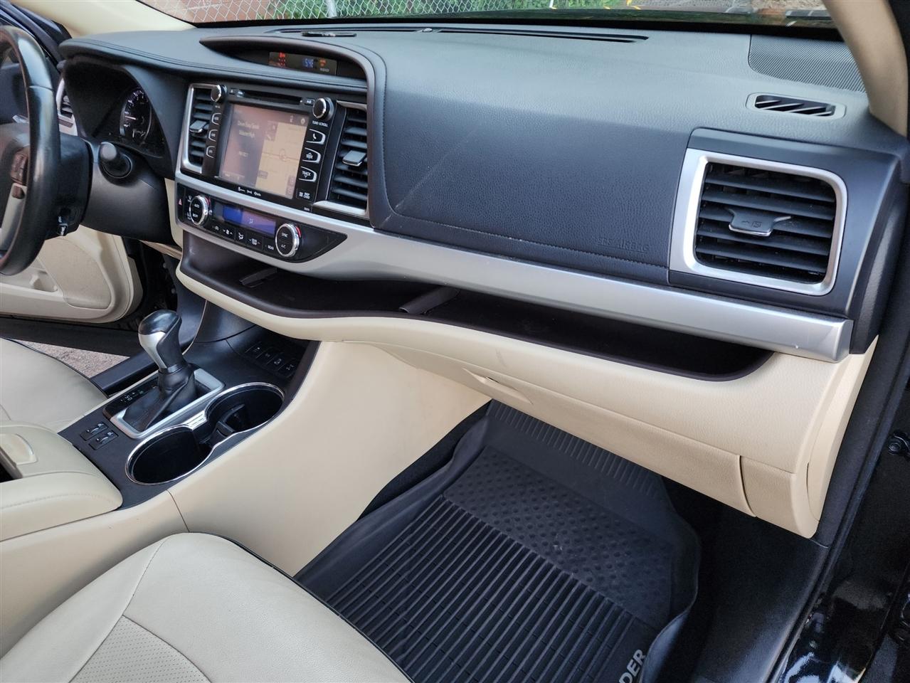Toyota Highlander XLE AWD V6 2017