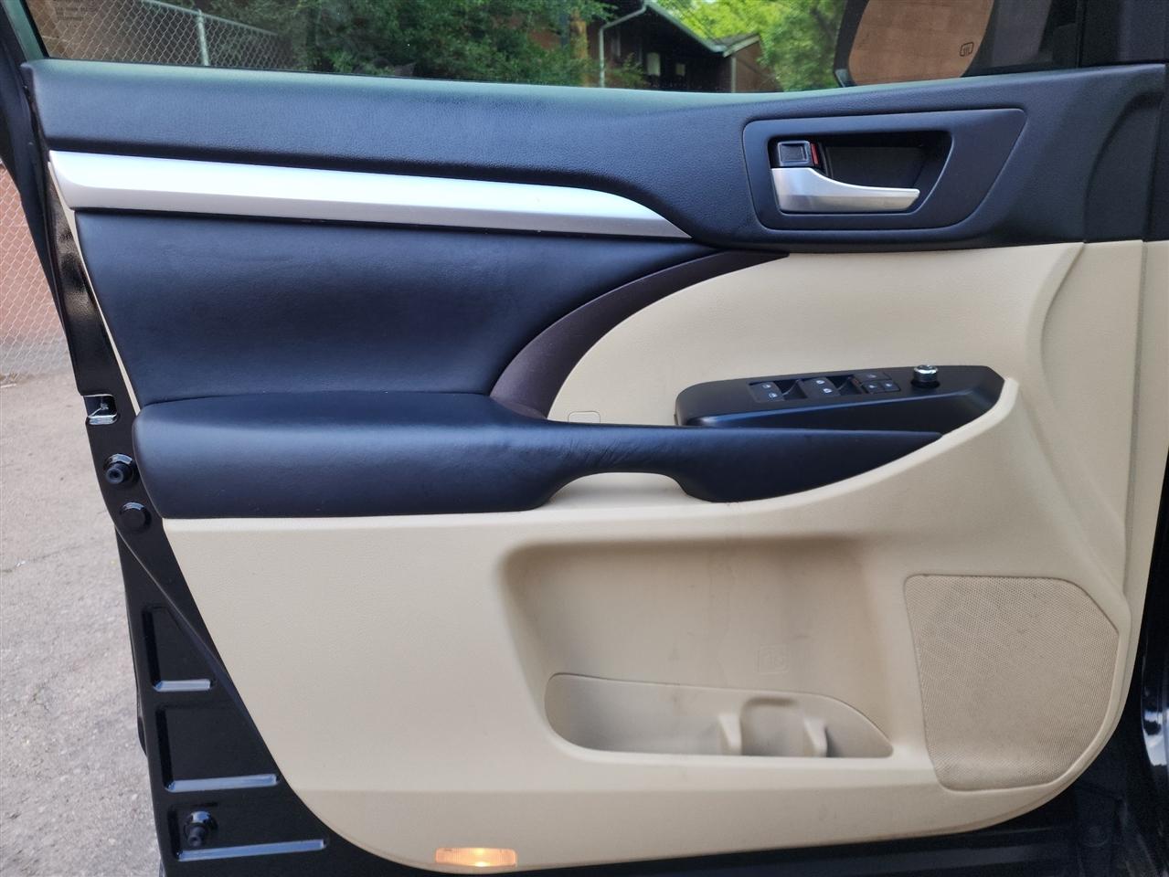 Toyota Highlander XLE AWD V6 2017