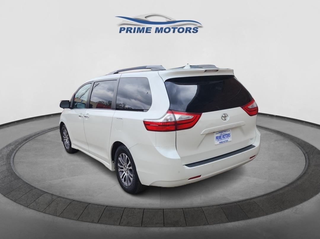 Toyota Sienna XLE 2018