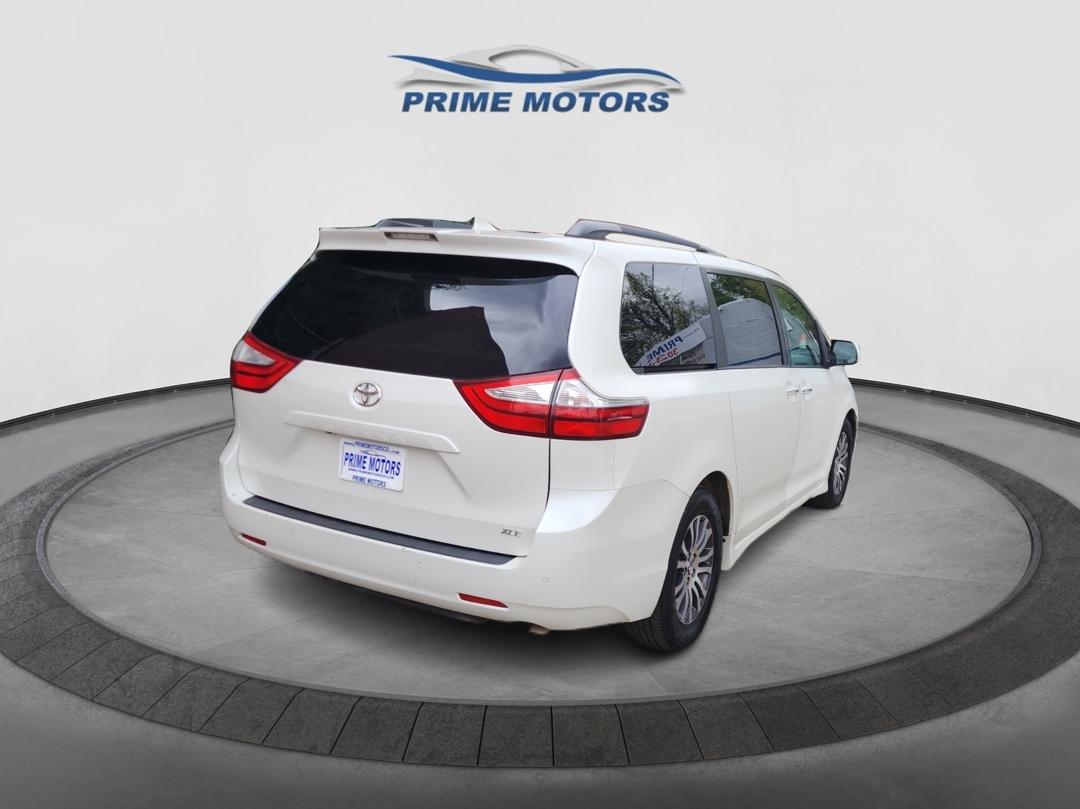 Toyota Sienna XLE 2018