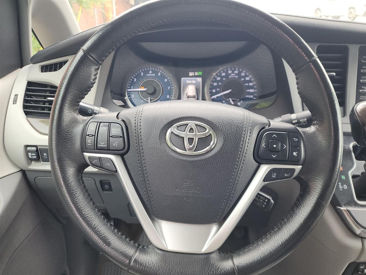 Toyota Sienna XLE 2018