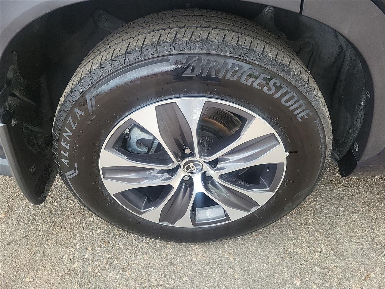 Toyota Highlander Hybrid XLE AWD 2021