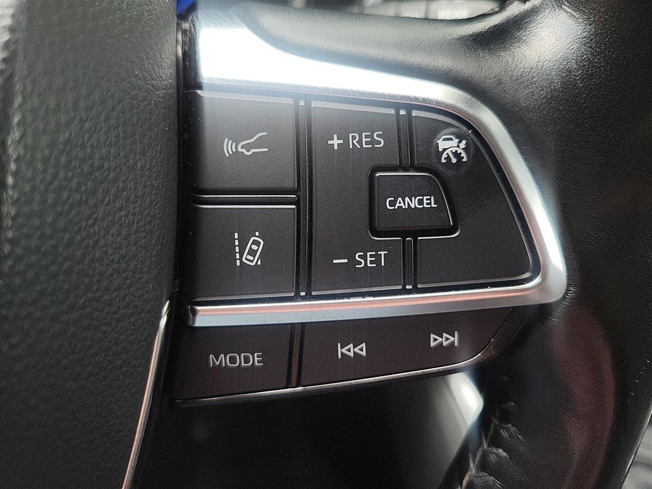 Toyota Highlander Hybrid XLE AWD 2021