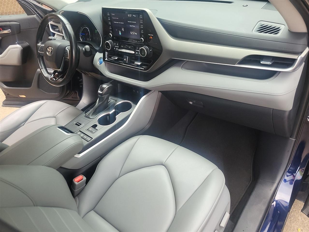 Toyota Highlander Hybrid XLE AWD 2021