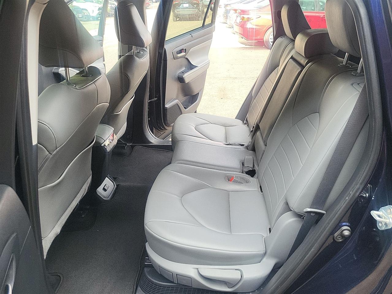 Toyota Highlander Hybrid XLE AWD 2021