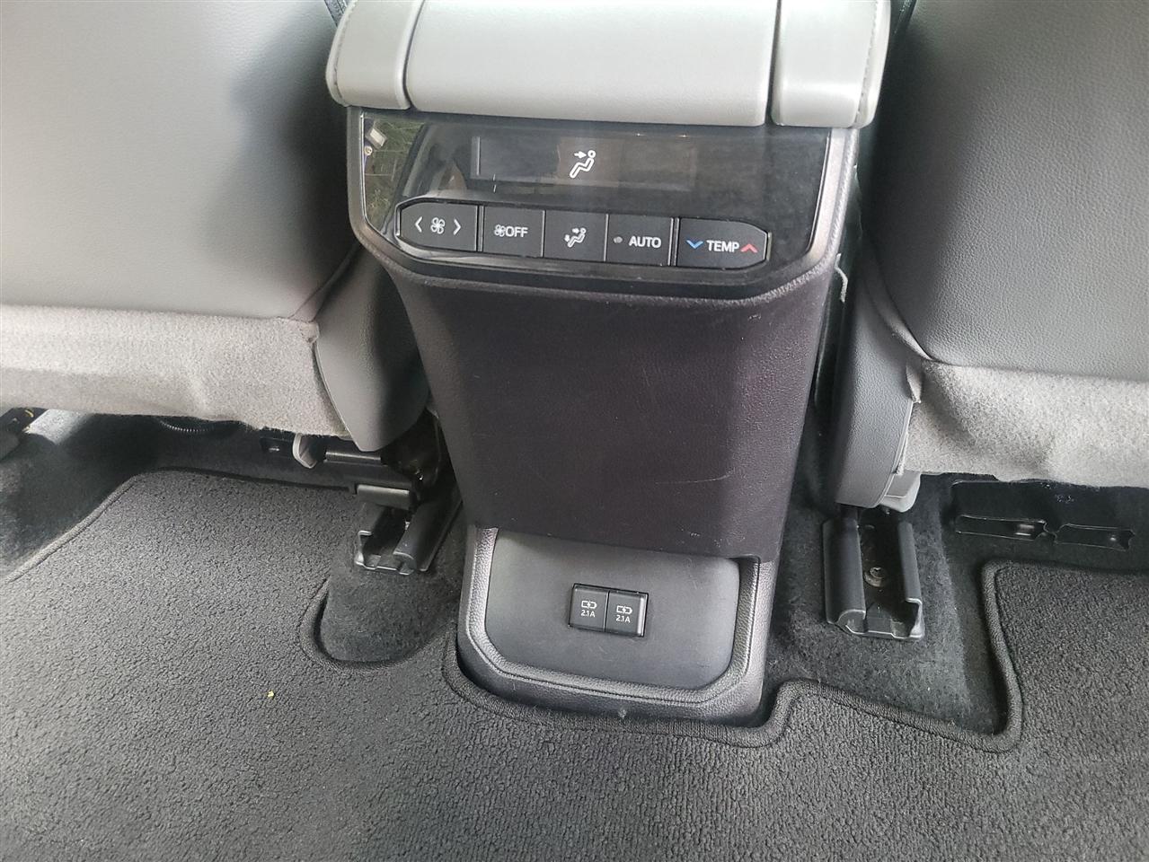 Toyota Highlander Hybrid XLE AWD 2021