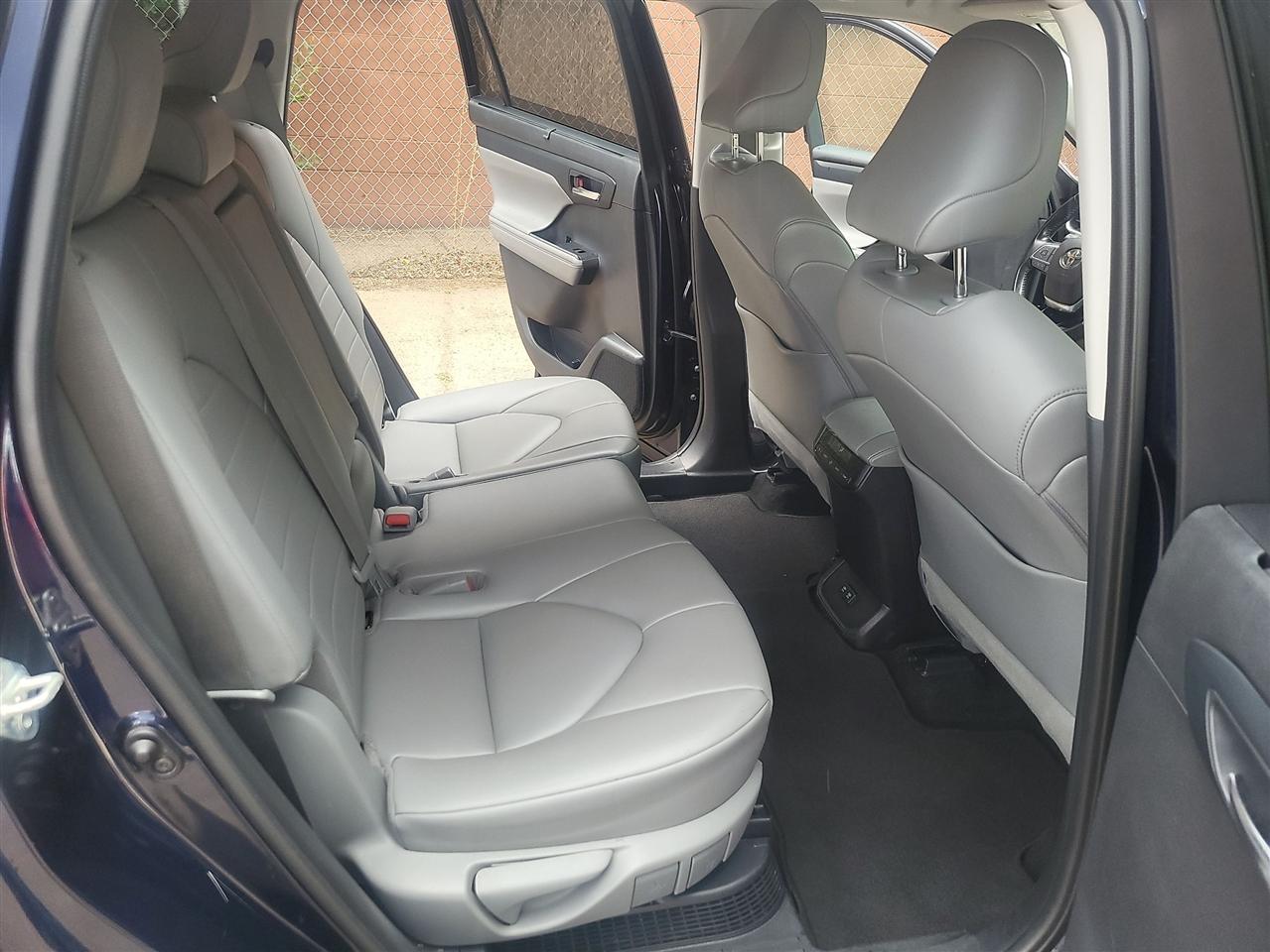 Toyota Highlander Hybrid XLE AWD 2021