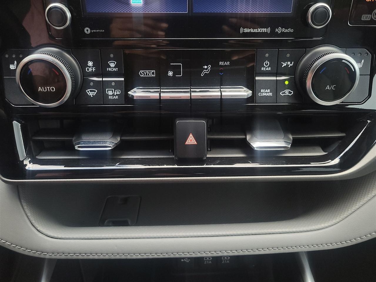 Toyota Highlander Hybrid XLE AWD 2021