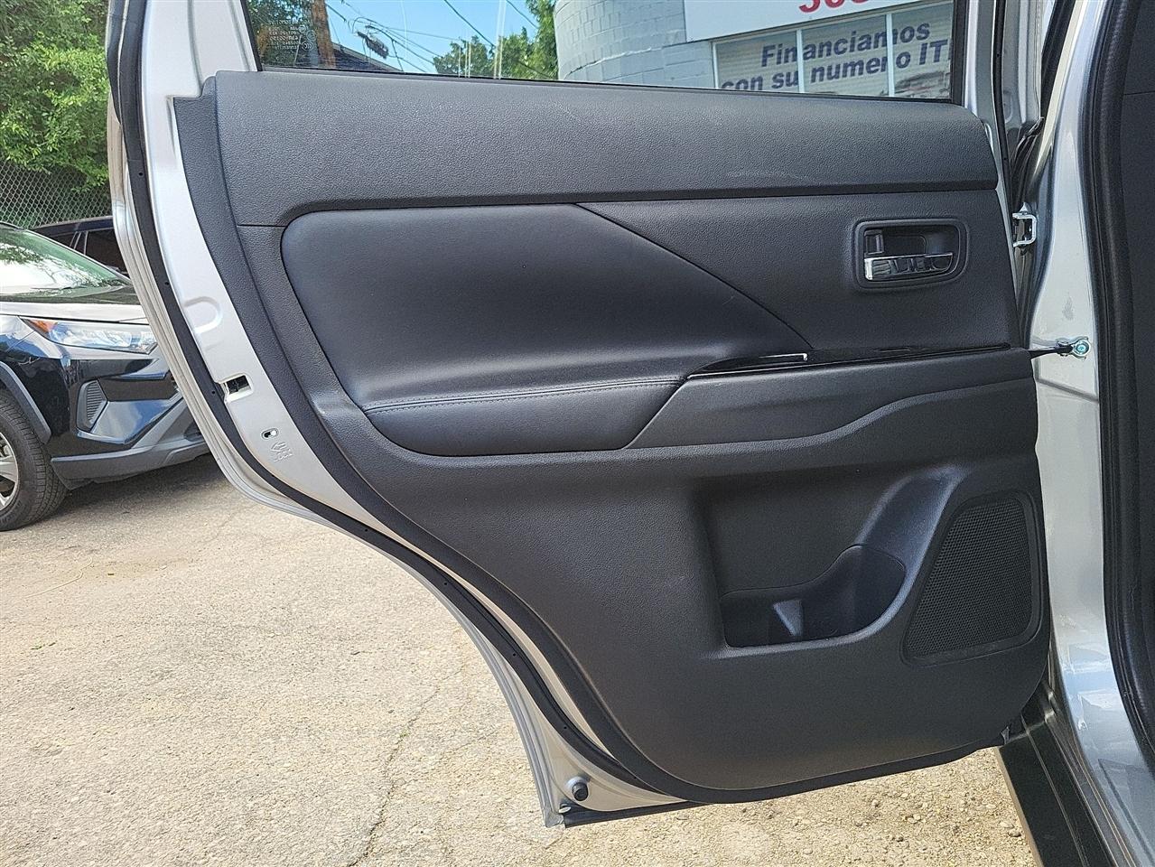 Mitsubishi Outlander SE AWD 2019