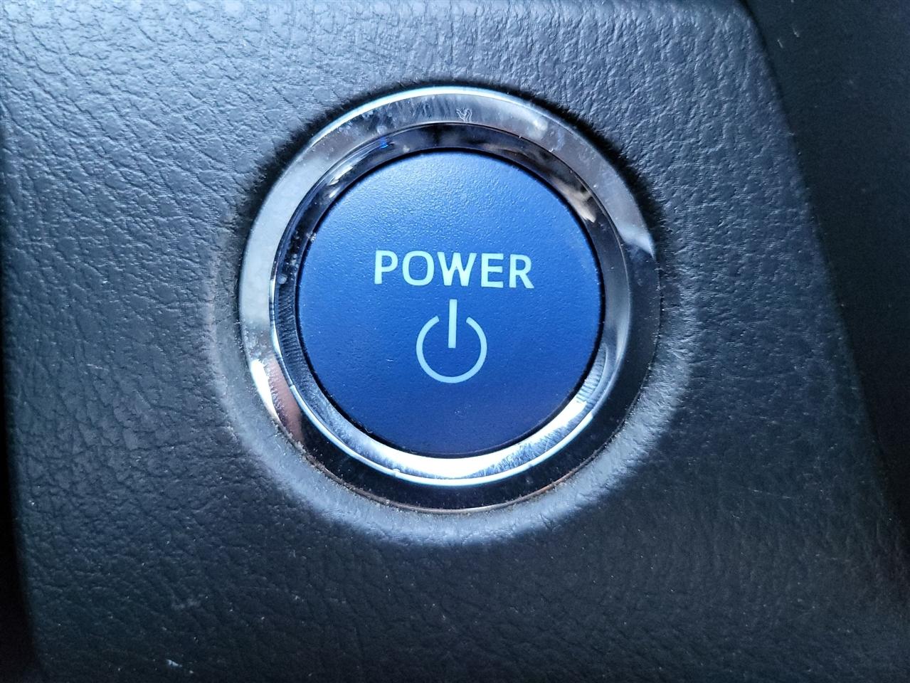 Toyota Camry Hybrid LE 2022