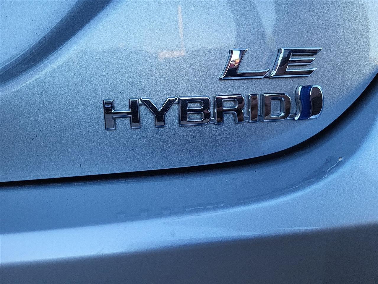 Toyota Camry Hybrid LE 2022