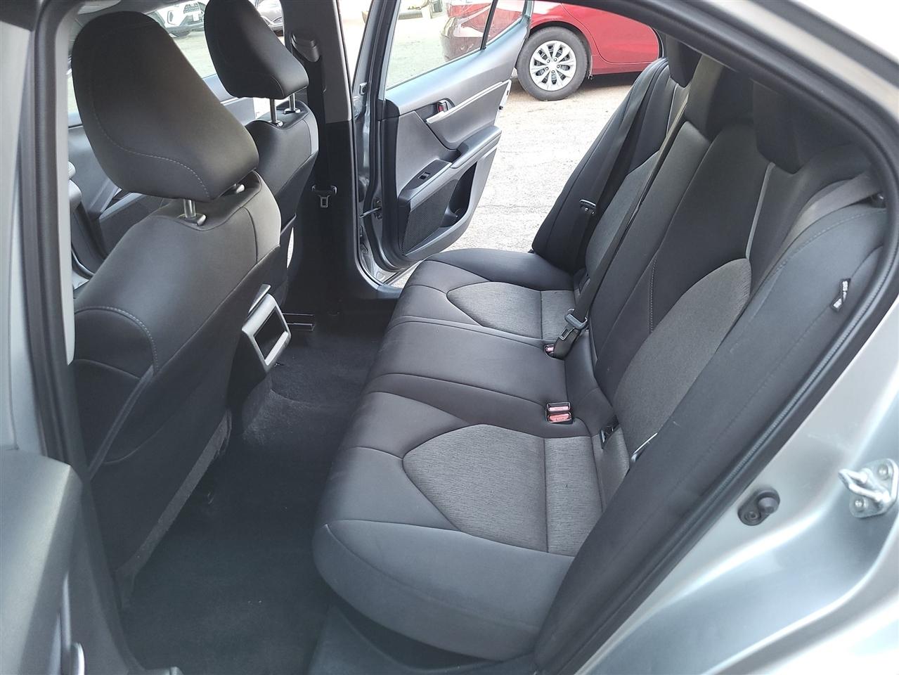 Toyota Camry Hybrid LE 2022