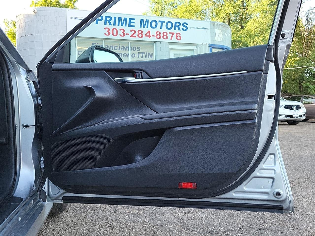 Toyota Camry Hybrid LE 2022