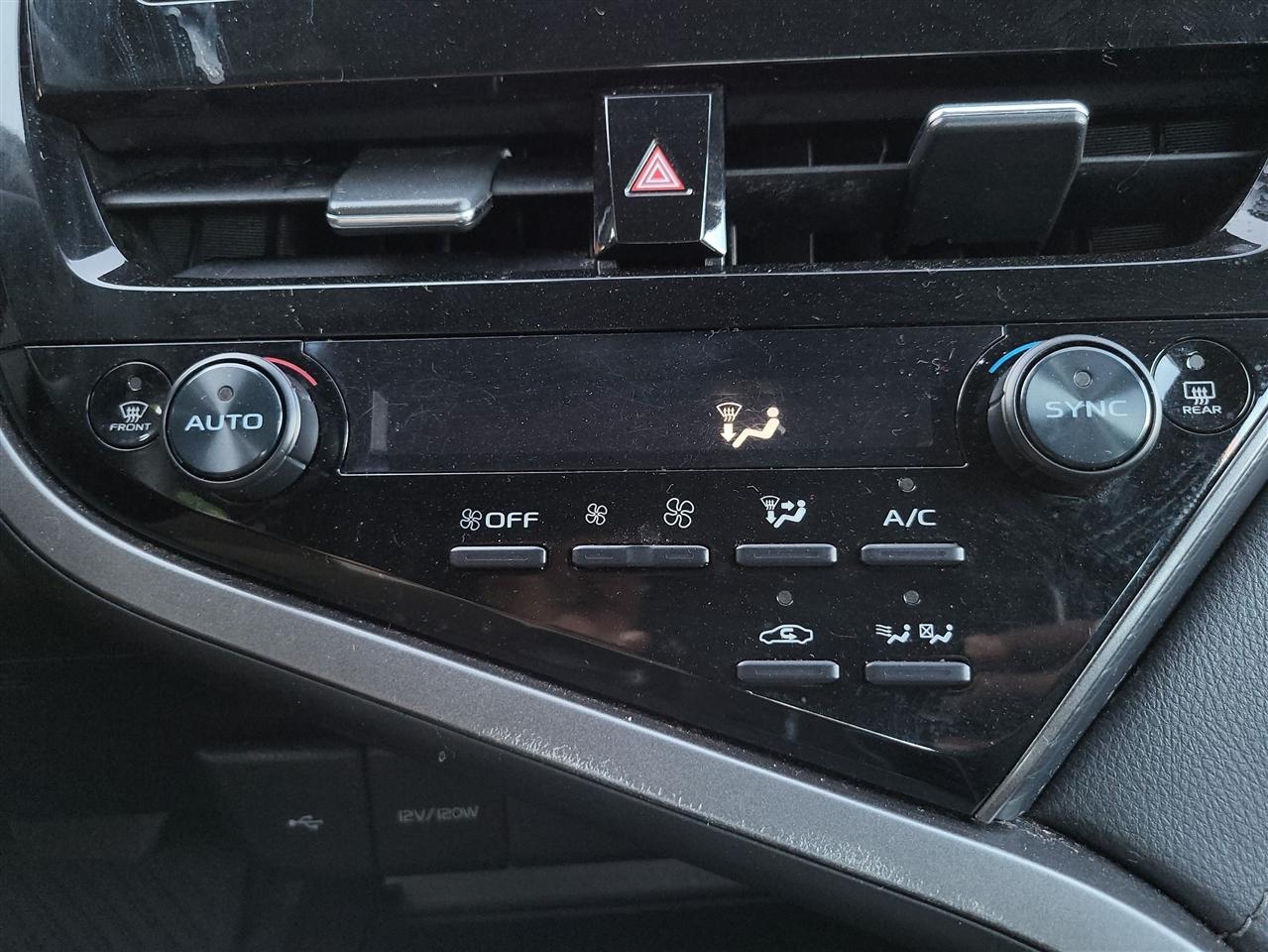 Toyota Camry Hybrid LE 2022
