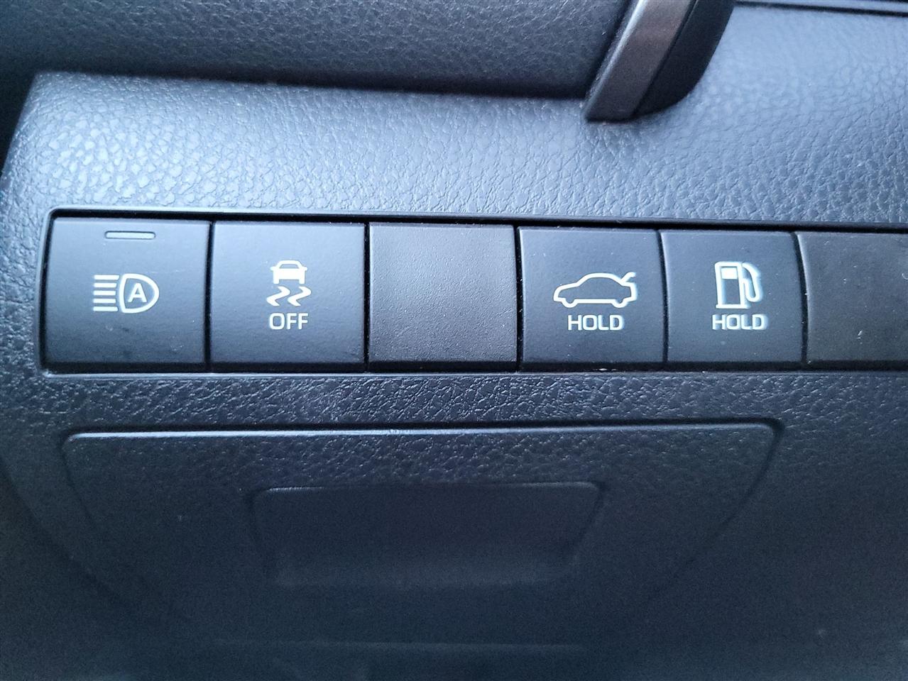 Toyota Camry Hybrid LE 2022