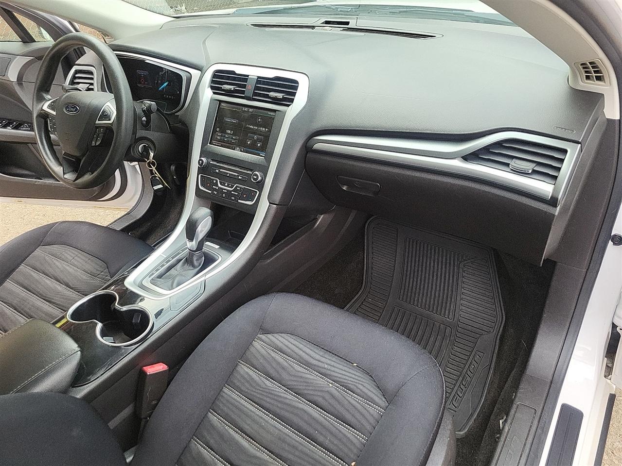 Ford Fusion SE 2016