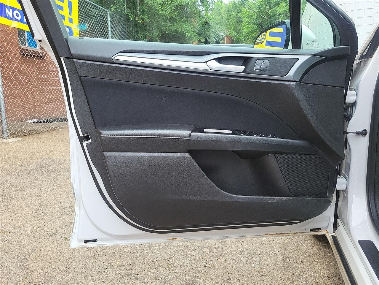 Ford Fusion SE 2016