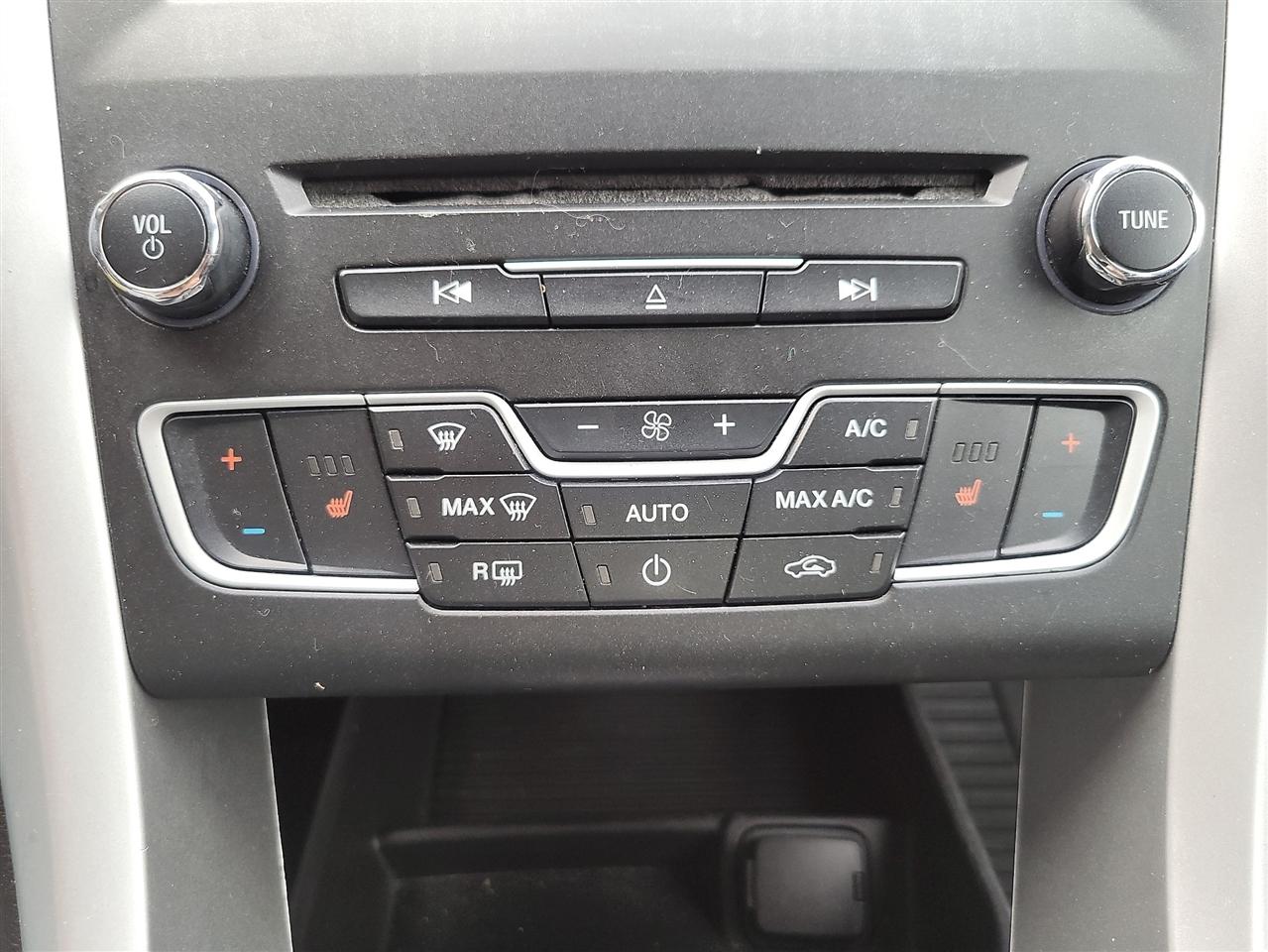 Ford Fusion SE 2016