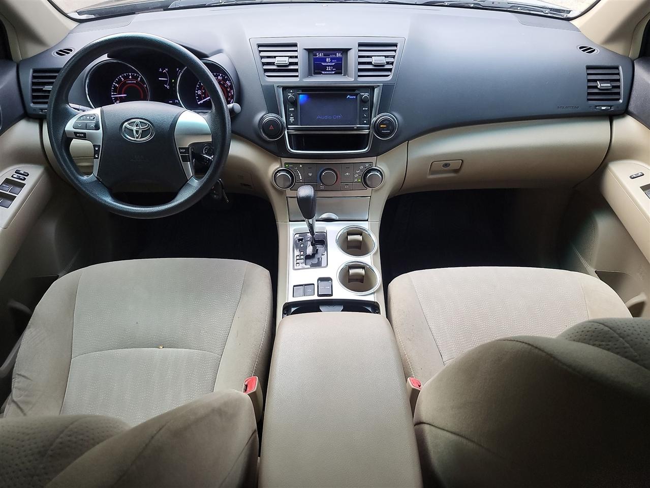 Toyota Highlander Base 2013